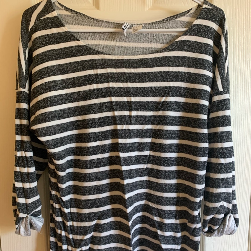 🧨👗 3 for $25👗🧨 gray striped sweater shirt